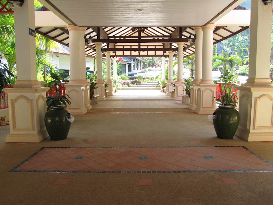 Der Eingangsbereich zum Parkplatz Khao Lak Sunset Resort
