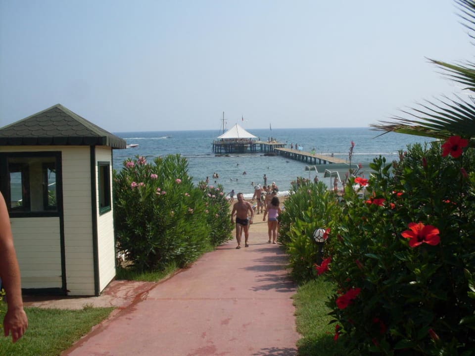 Weg zum Strand Hotel Turan Prince