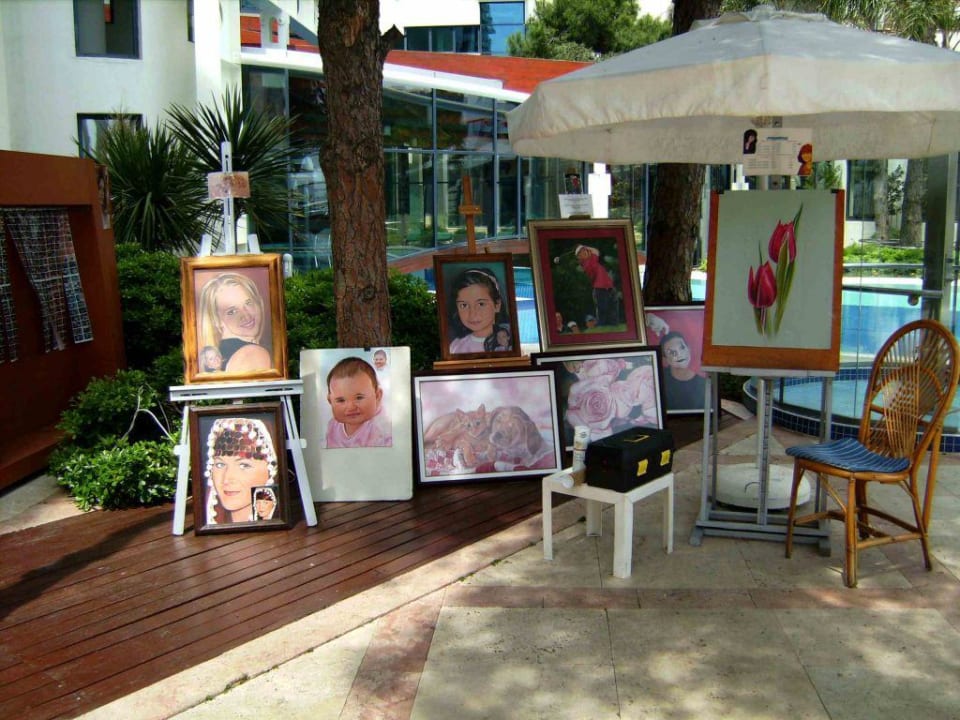 Ausstellung eines Malers Paloma Sencia