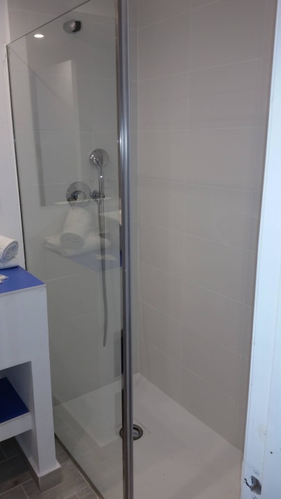 Dusche Guya Wave Hotel