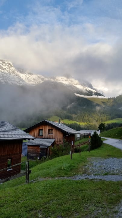 Ausblick Alpendorf Dachstein West by ALPS RESORTS