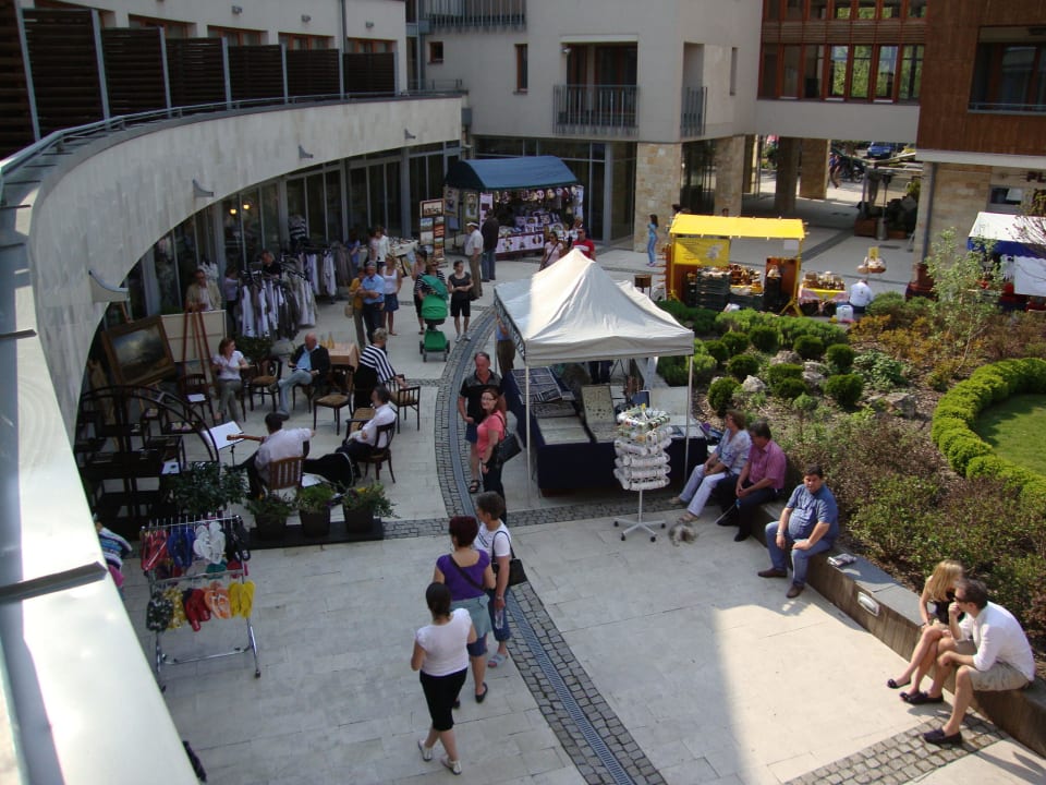 Blick vom Balkon eines Freundes - Fußgängerzone Hotel Golden Lake Resort