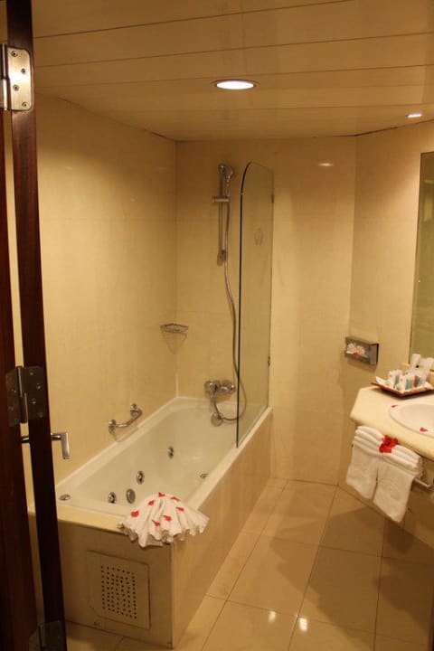 Bad im Superior-DZ (1131) Grand Palladium Select Bávaro Resort & Spa