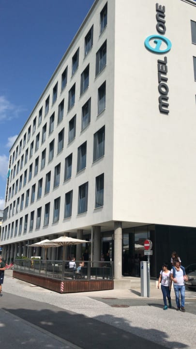 Außenansicht Motel One Salzburg-Mirabell