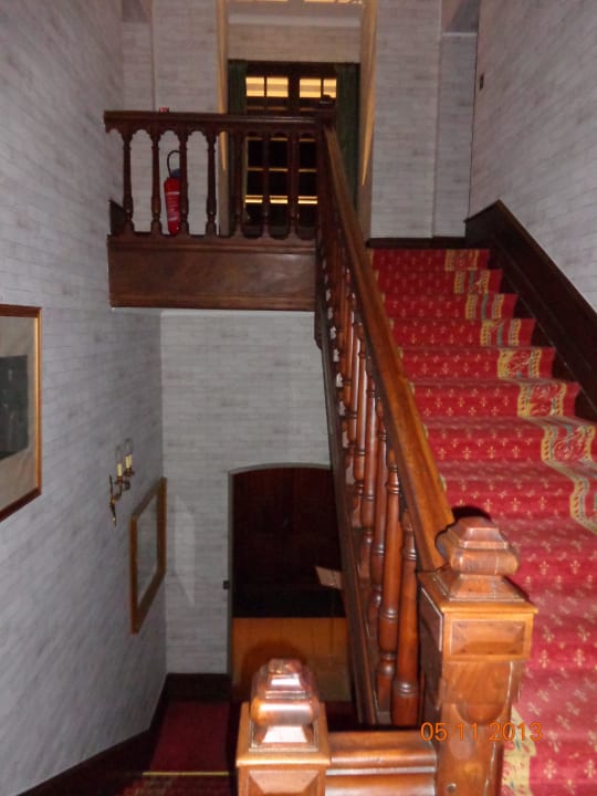 Treppenaufgang in die erste Etage Hotel Domaine De Joinville