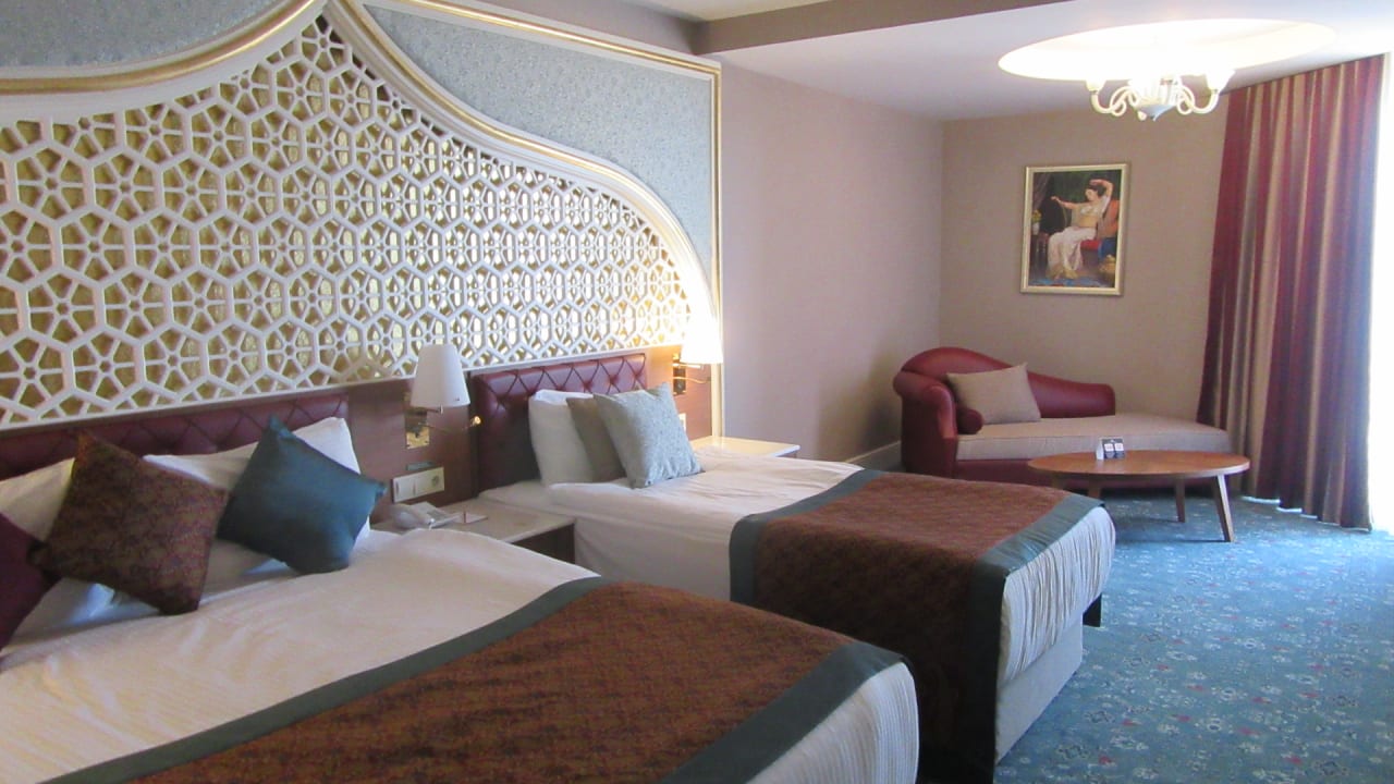 Zimmer Royal Taj Mahal Hotel