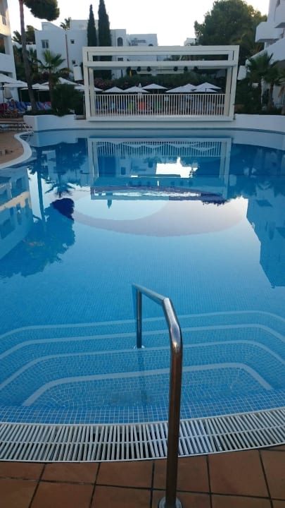 Pool im "Ruhemodus" Prinsotel Alba