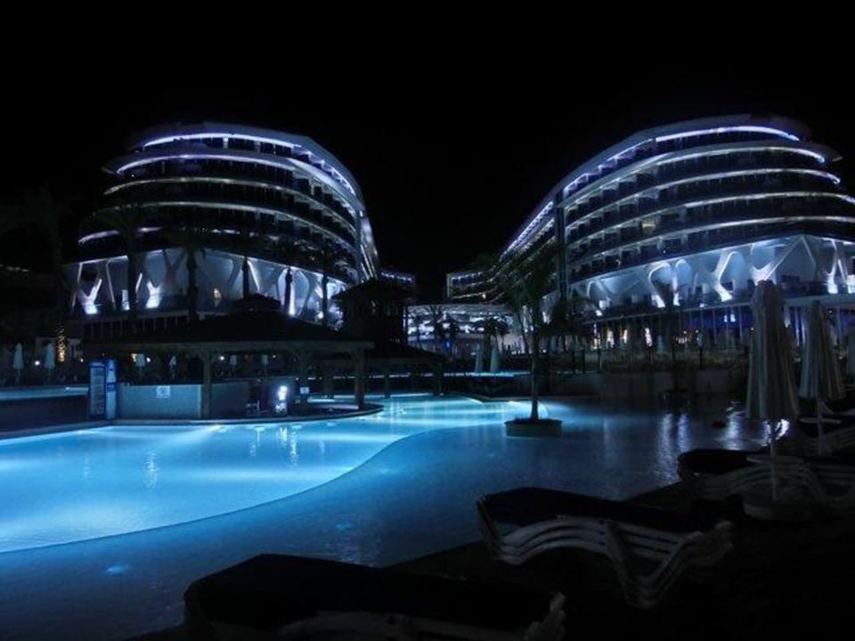 Bei Nacht Vikingen Infinity Resort & Spa