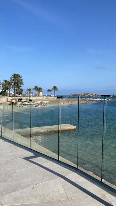 Strand The Ibiza Twiins