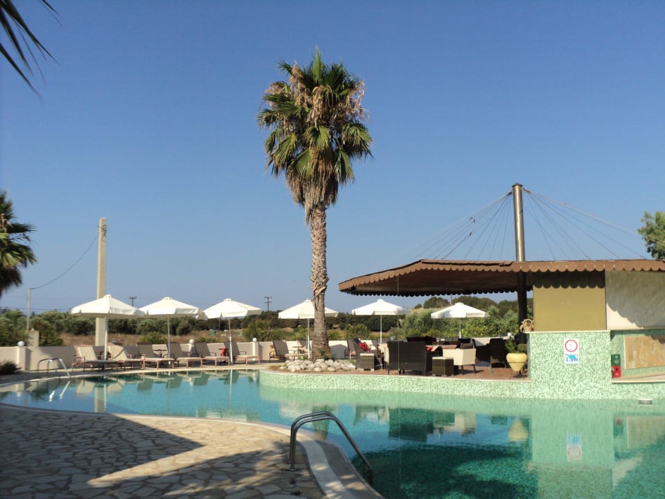 L'area della piscina Olympia Golden Beach Resort & Spa