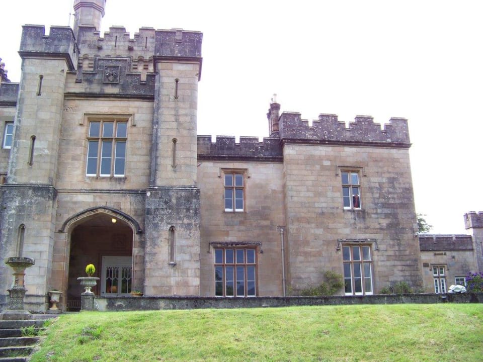 Teilansicht des Castle mit Eingang Minard Castle B&B