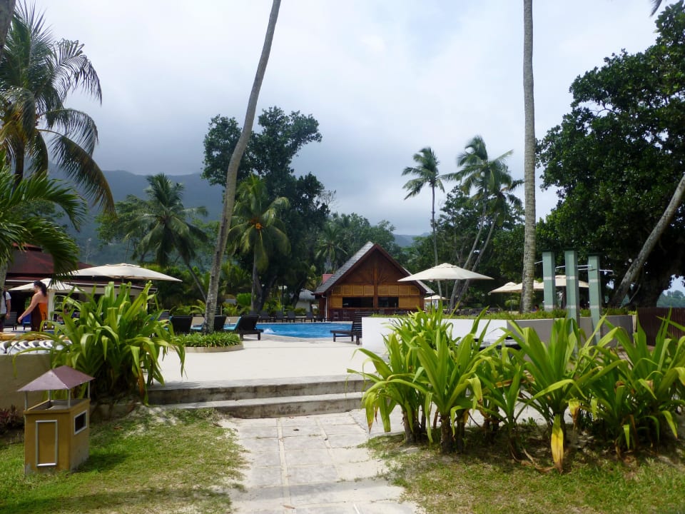 Vom Strand aus Berjaya Beau Vallon Bay Resort & Casino