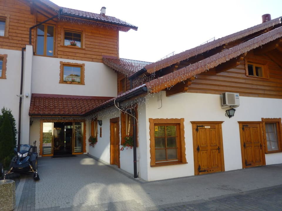 Wejście od strony recepcji Hotel Meta Resort & Vine SPA