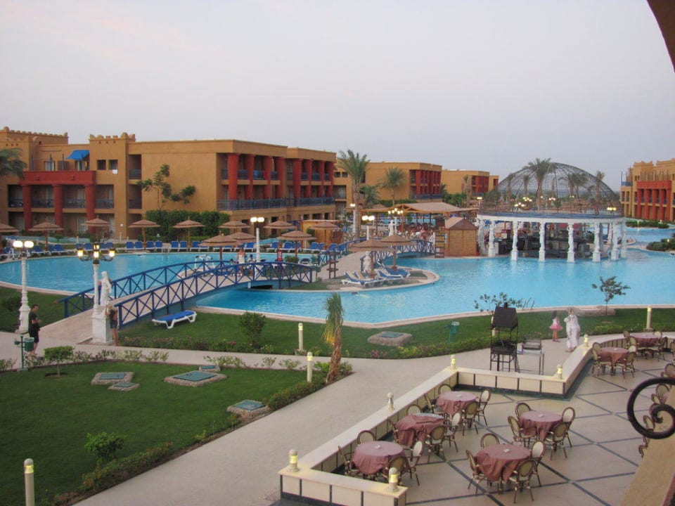 Территория отеля Titanic Beach Spa & Aqua Park