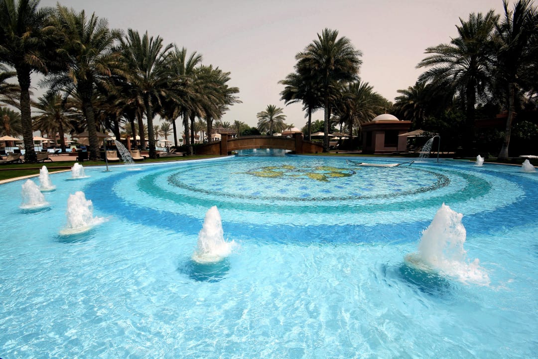 Teil des Ostpools Emirates Palace Mandarin Oriental