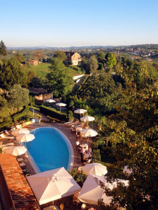 Pool und Garten mit Rundsicht Sunstar Hotel Piemont
