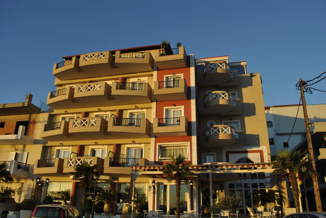 HOTEL IN DER ABENDSONNE Evilion Sea & Sun Hotel