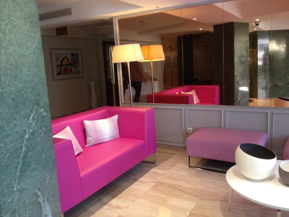 Lobby Reverence Life  - Adults only