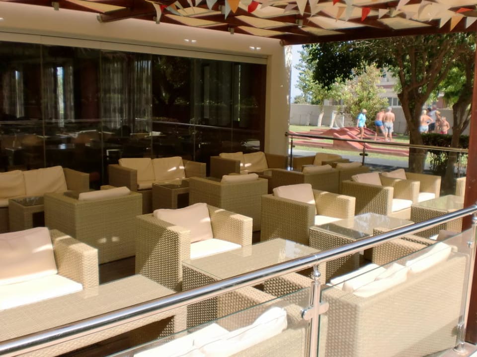 Aussenbereich der Bar Ialyssos Bay