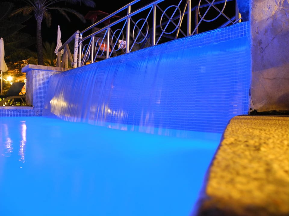 Überlauf vom Schwimmer- zum Nichtschwimmerpool Zafiro Can Picafort