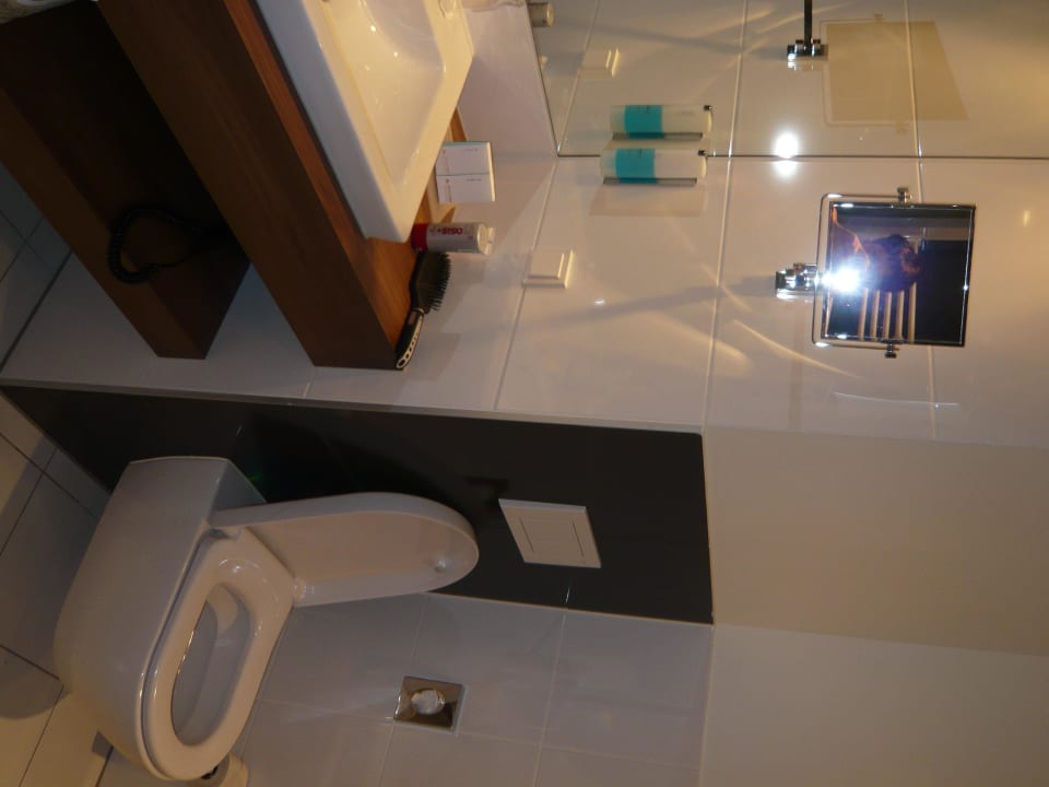 Das Badezimmer - Klein aber fein! Austria Trend Hotel Doppio