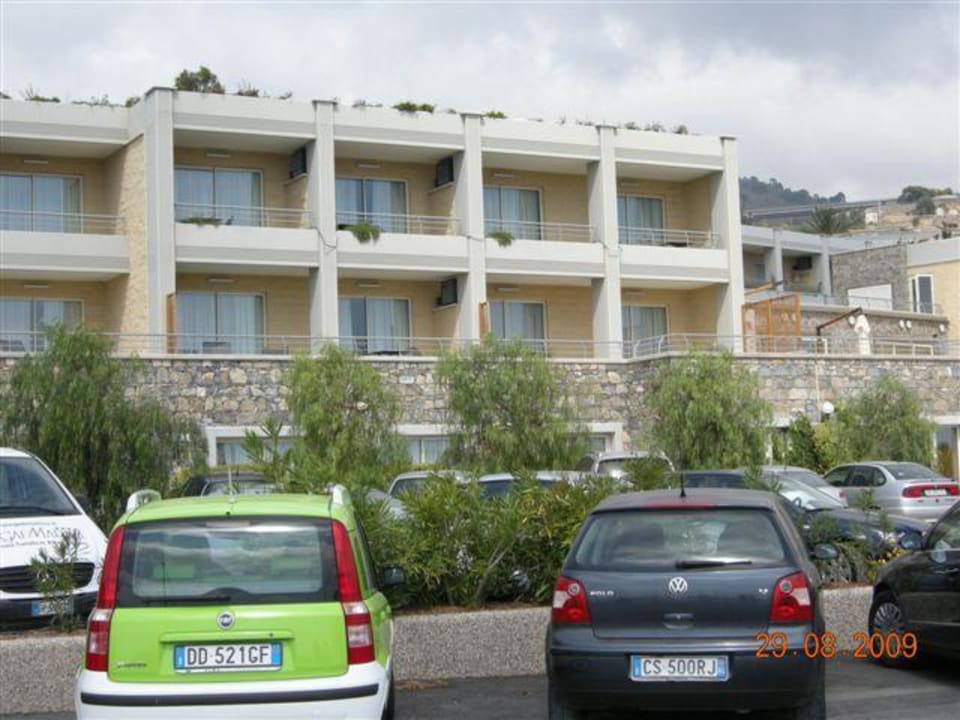 Машины кругом! Aregai Marina Hotel & Residence