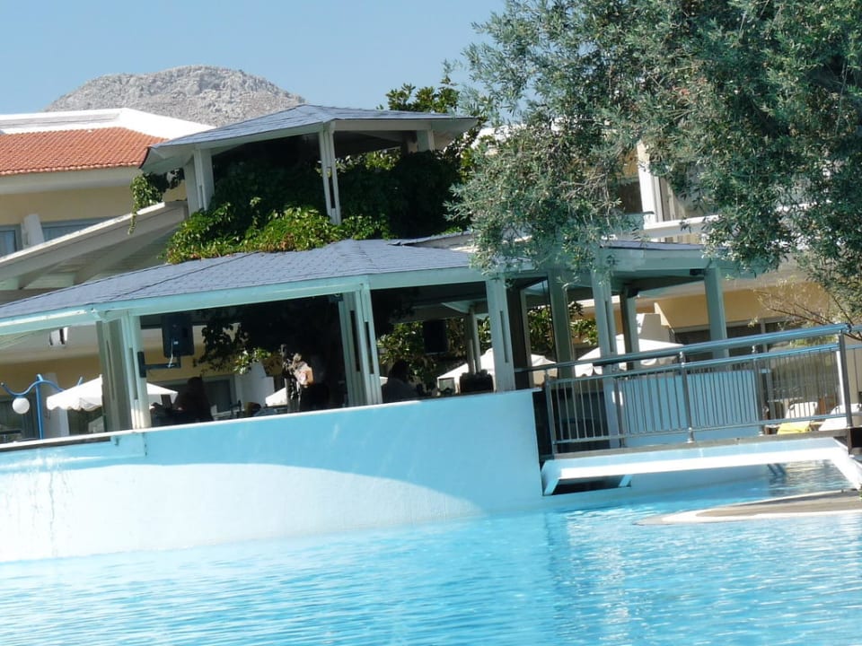 Basen i widok na bar Lydia Maris Resort & Spa
