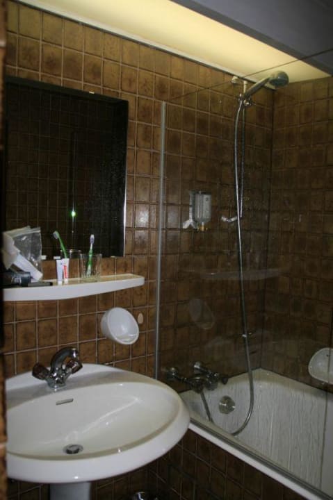 Badezimmer beim einfach Doppelzimmer Hotel Römerhof