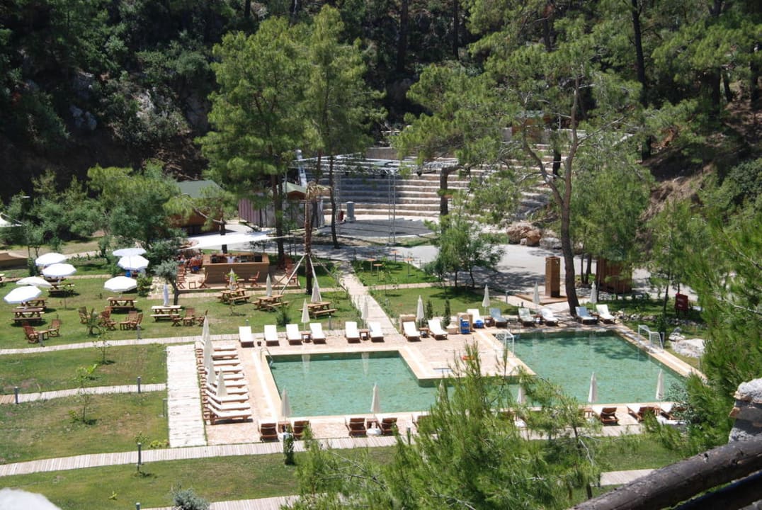 Natursteinpool und Amphitheater in der Bucht TUI BLUE Seno - Adults Only