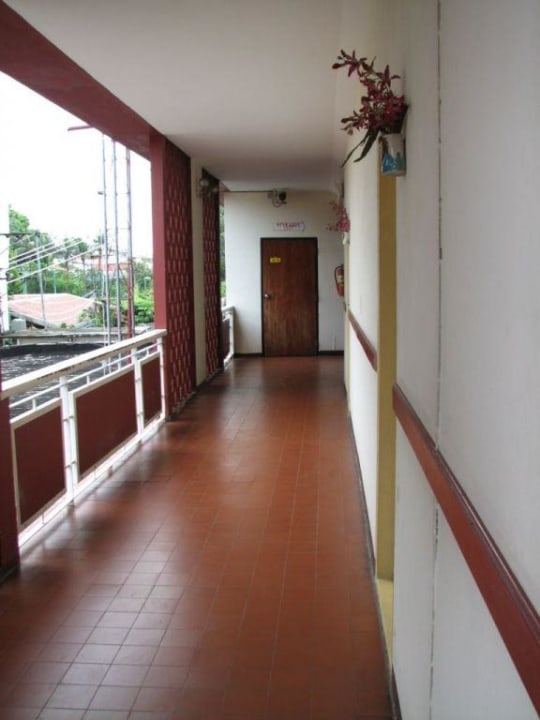 Flur. Basaya Beach Hotel & Resort