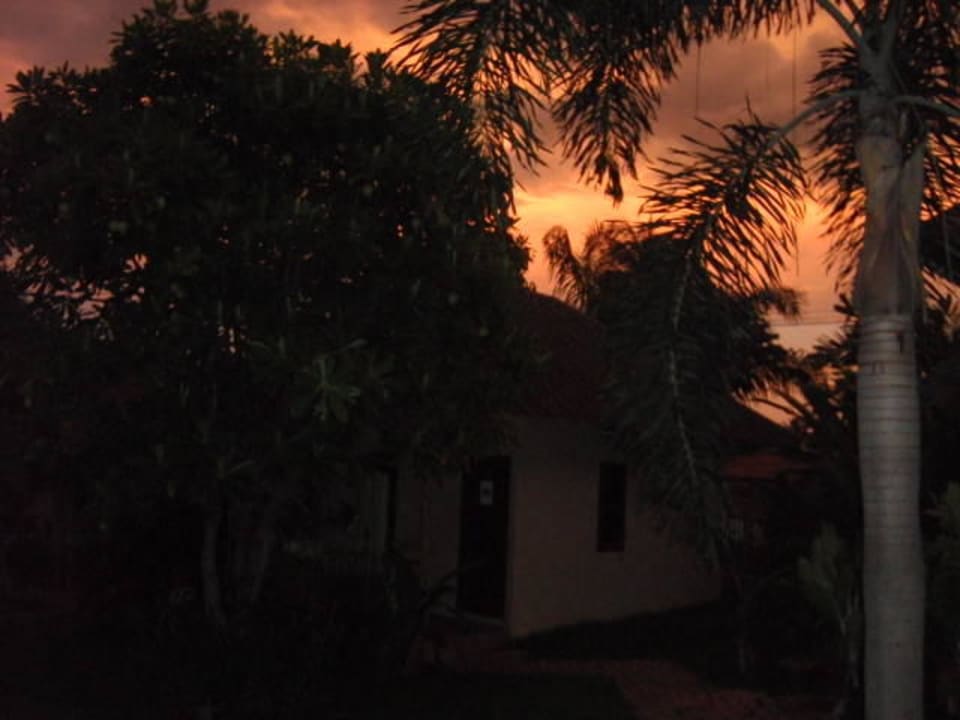 Sonnenuntergang Bee Nat Garden Resort