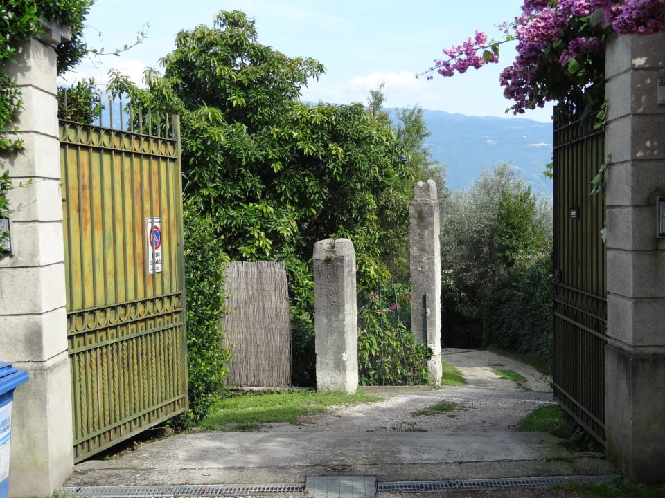 Zufahrt zum Gelände Residence La Limonaia