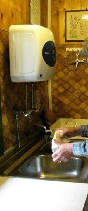 Einfach eingerichtete Küche Bernrichter Hütte