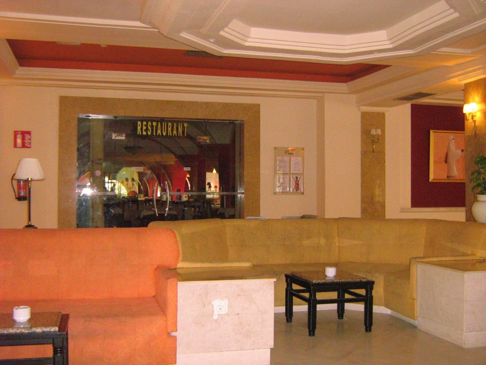 Eingang zum Restaurant Royal Lido Resort & Spa
