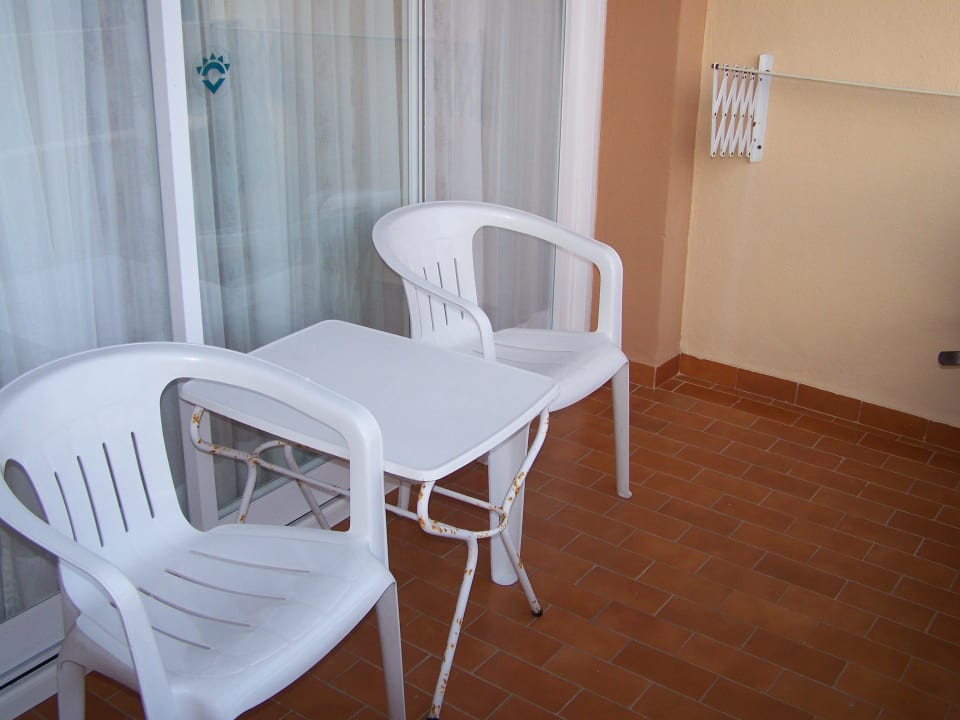 Zi. 509 Balkon, 2 Stühle, Tisch, Handtuchtrockner Valentin Reina Paguera