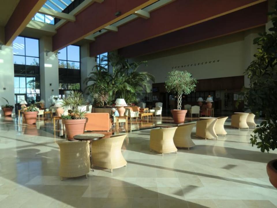 Lobby mit Blick auf die Rezeption SBH Club Paraiso Playa