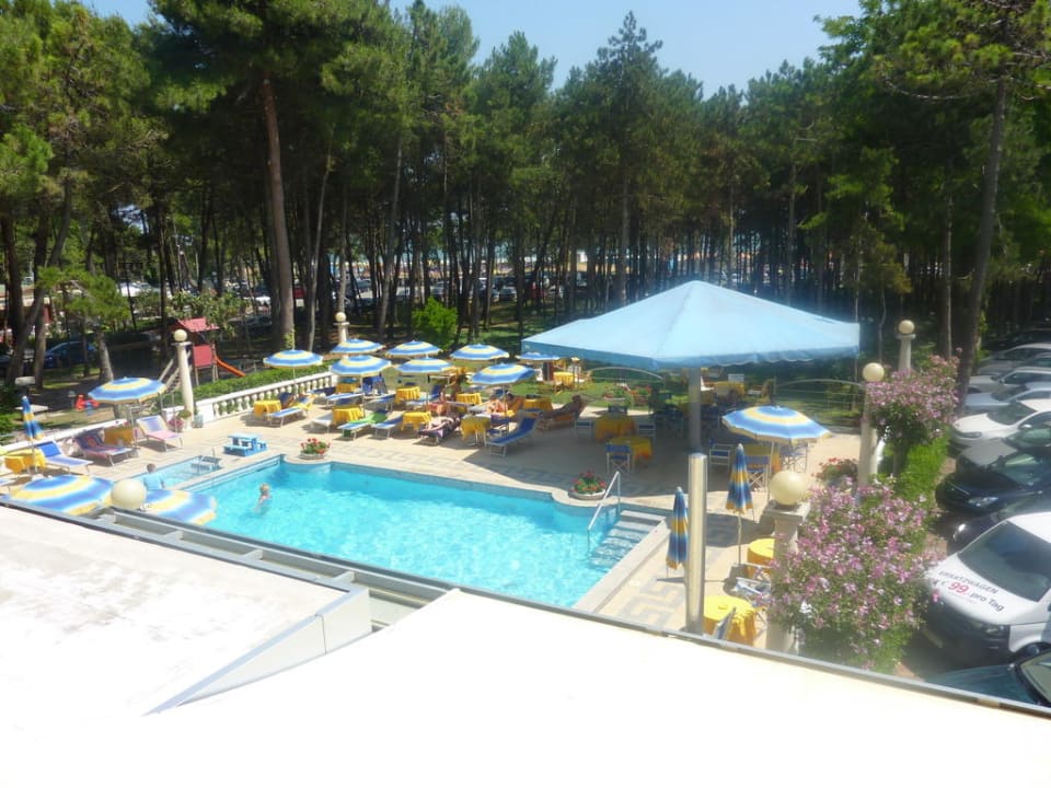 Unser Ausblick vom Fenster links Hotel Colorado