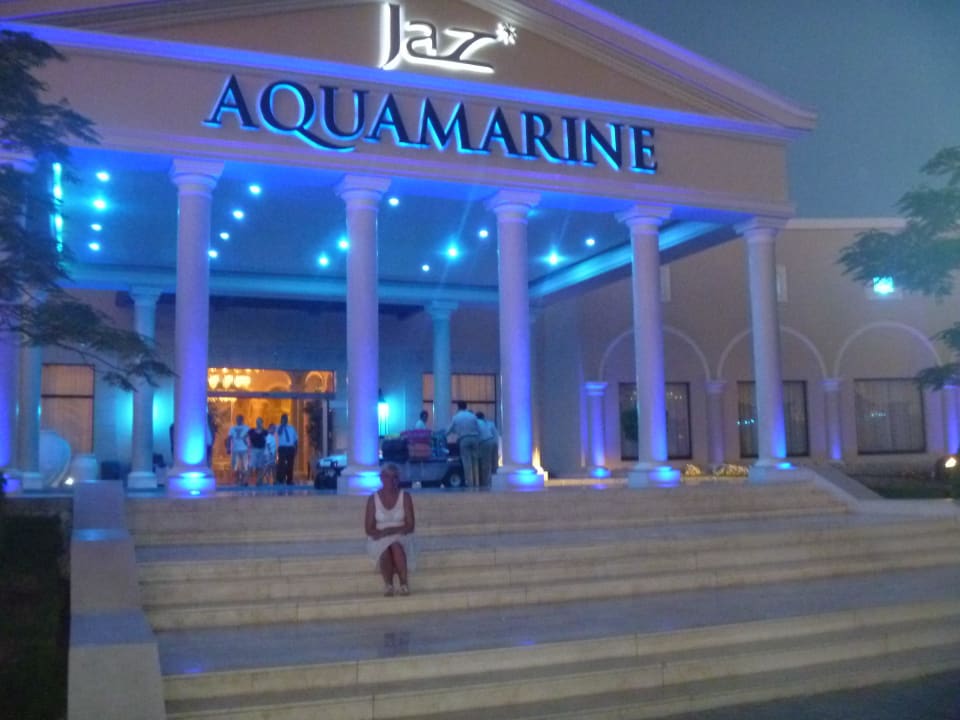 Wejscie do hotelu JAZ Aquamarine Resort