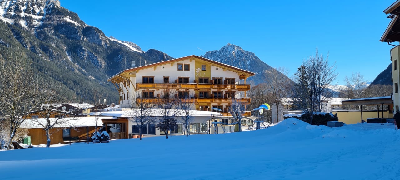 Außenansicht Verwöhnhotel Kristall