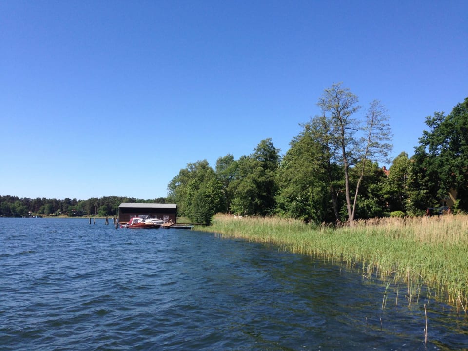 Blick am Ufer entlang Landhaus Alte Eichen