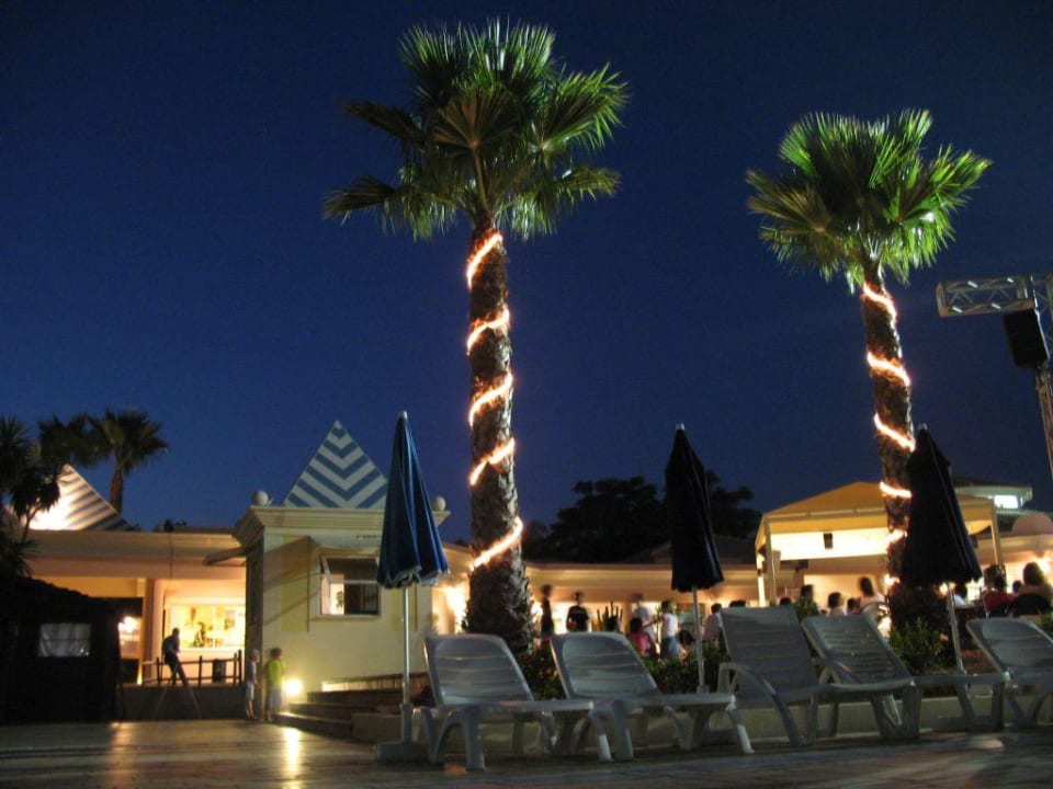 Bei Nacht AP Adriana Beach Resort