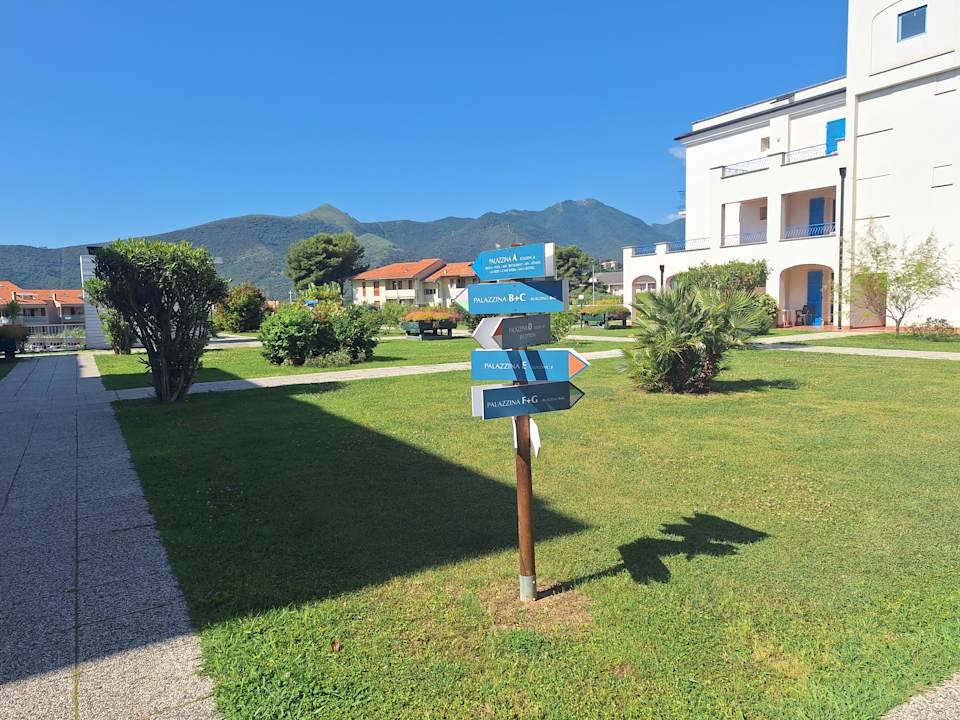 Gartenanlage Ai Pozzi Village Hotel & Resort