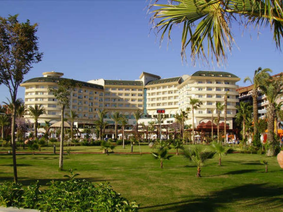 Vom Strand aus fotografiert Saphir Resort & Spa