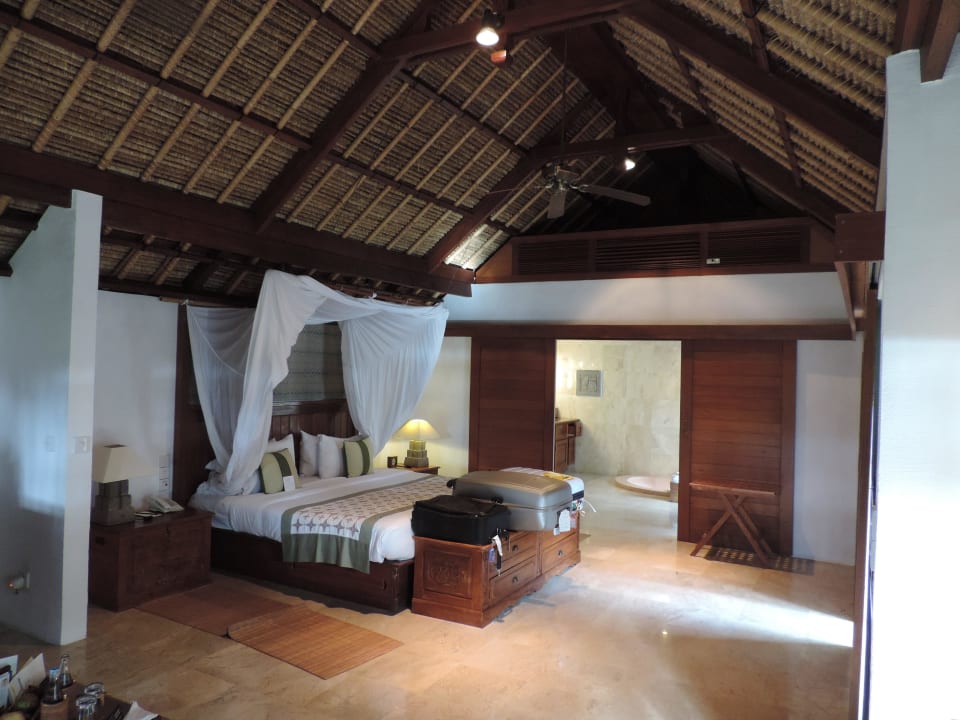 King size bed Jimbaran Puri, A Belmond Hotel, Bali