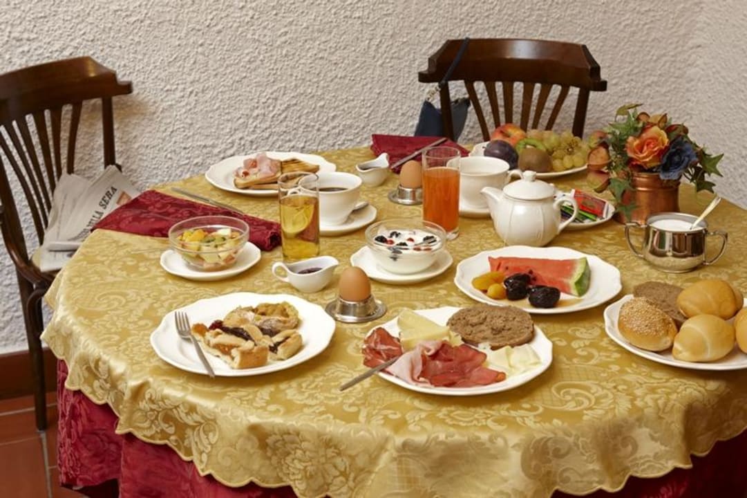 Tavolo con colazione Hotel Astoria