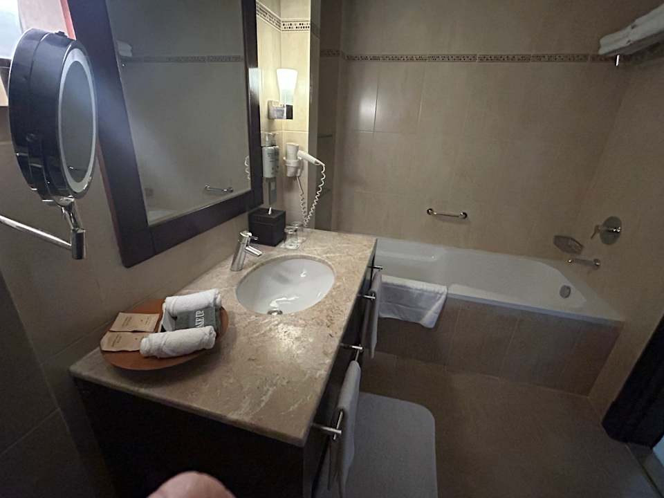 Zimmer Khalidiya Palace Rayhaan by Rotana