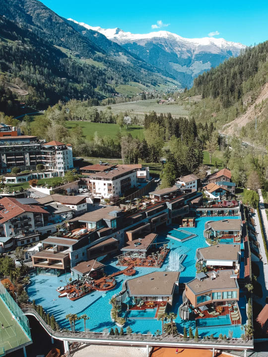 Außenansicht Quellenhof See Lodge
