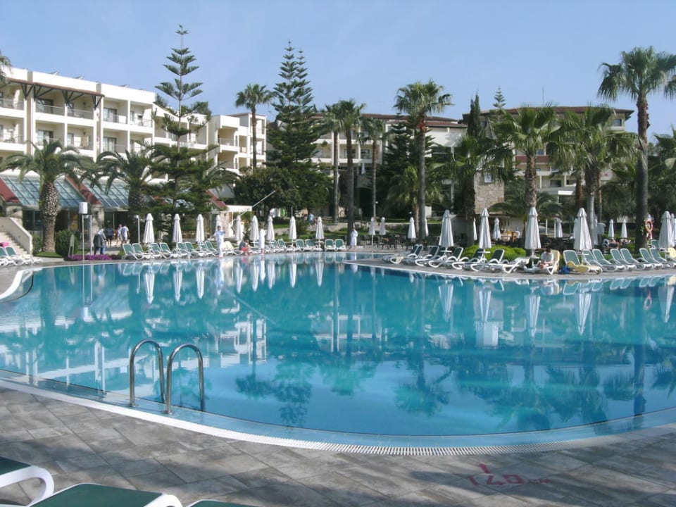 Pool am Nachmittag Barut Hemera
