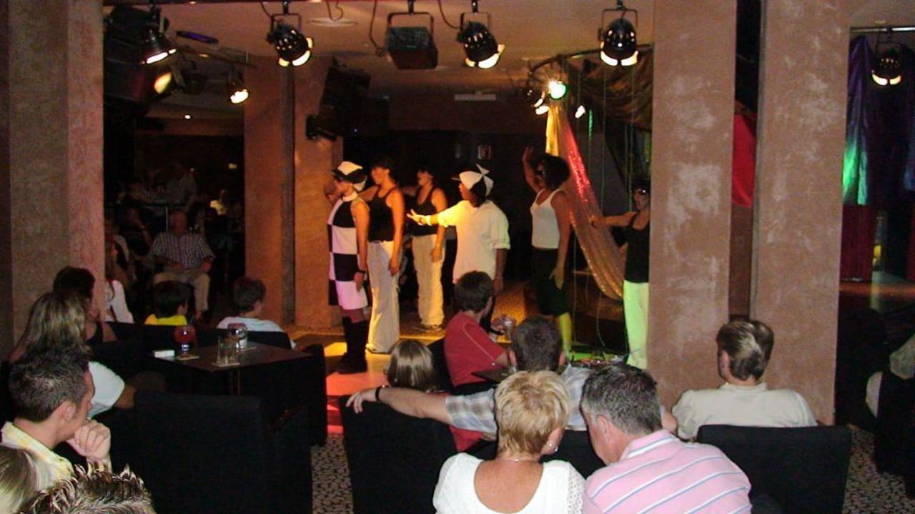 Unterhaltung am Abend SBH Hotel Taro Beach