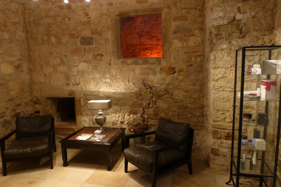 Gemüdliches Eck in der Lobby Hotel Schloss Waldeck